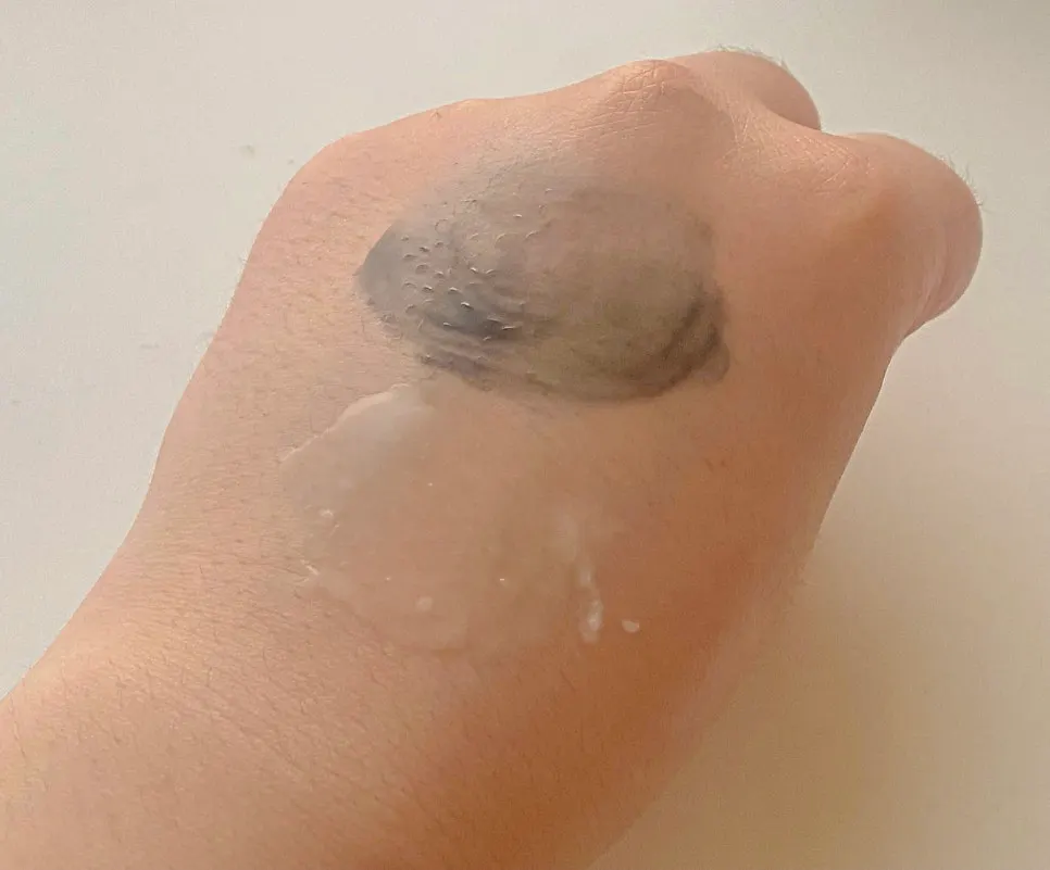 Charcoal cleansing balm for dry, blackhead-prone skin: HEEDA