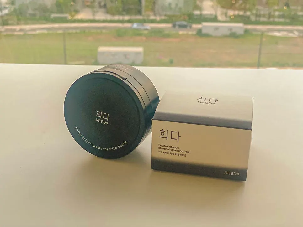 Charcoal cleansing balm for dry, blackhead-prone skin: HEEDA