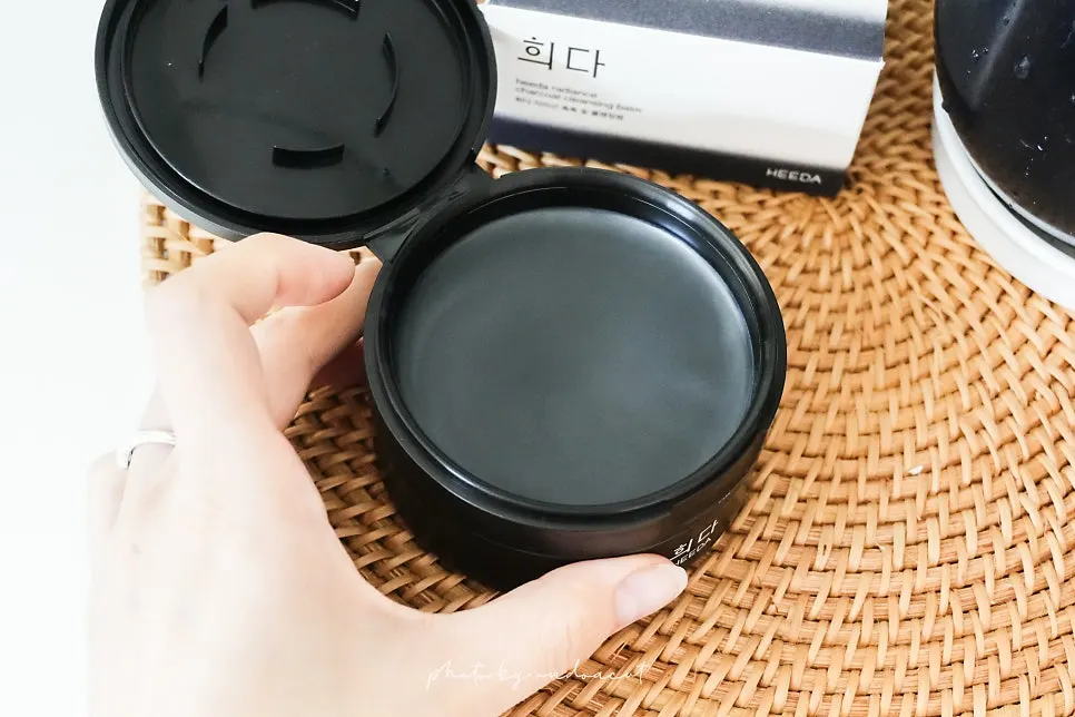 Cleansing balm for dry skin eye makeup: HEEDA Jirisan
