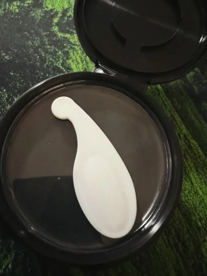 Dry-skin cleansing balm for makeup: HEEDA Jirisan Moist Charcoal