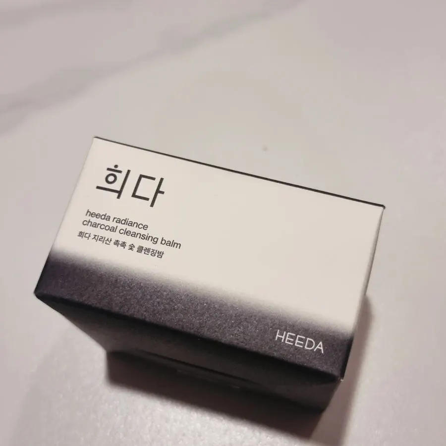 Charcoal cleansing balm for dehydrated oily skin: HEEDA Jirisan