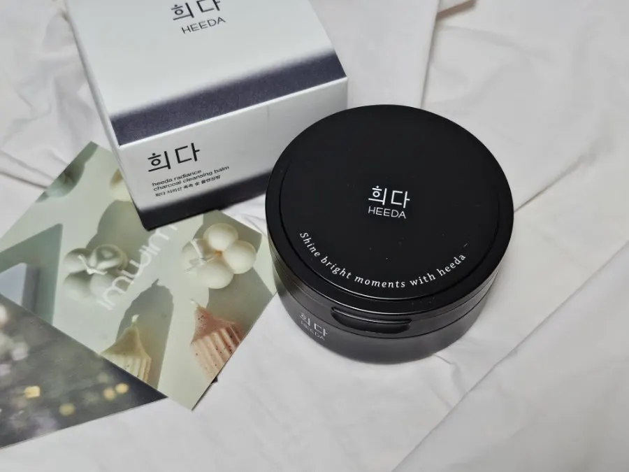 Charcoal cleansing balm for sensitive skin used nightly: HEEDA
