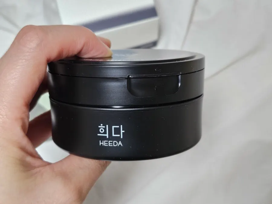 Charcoal cleansing balm for sensitive skin used nightly: HEEDA