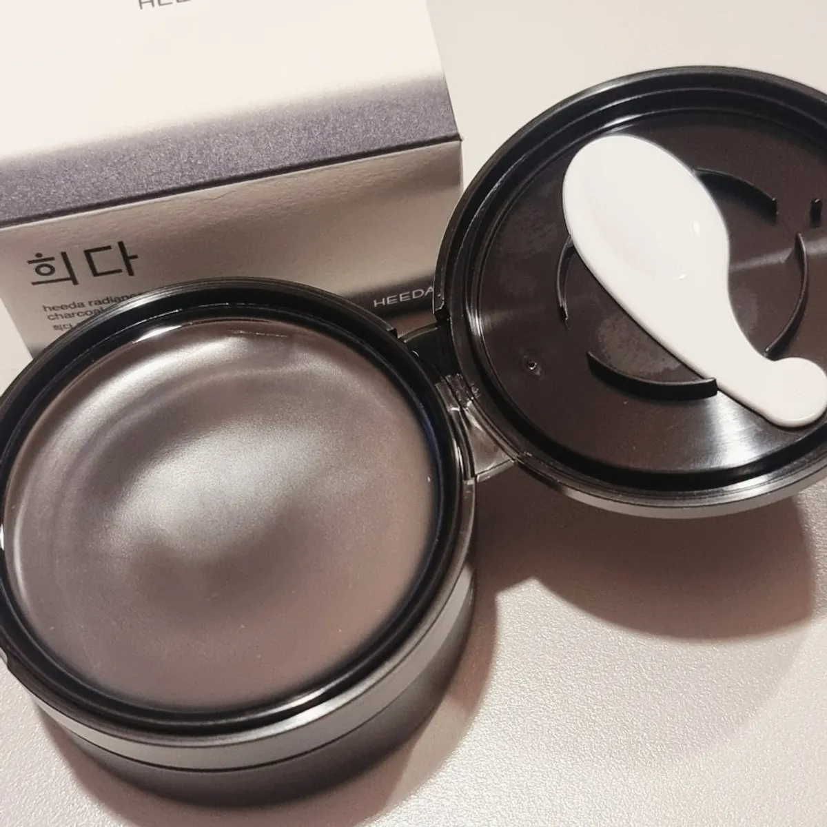 Charcoal cleansing balm for dehydrated oily skin: HEEDA Jirisan