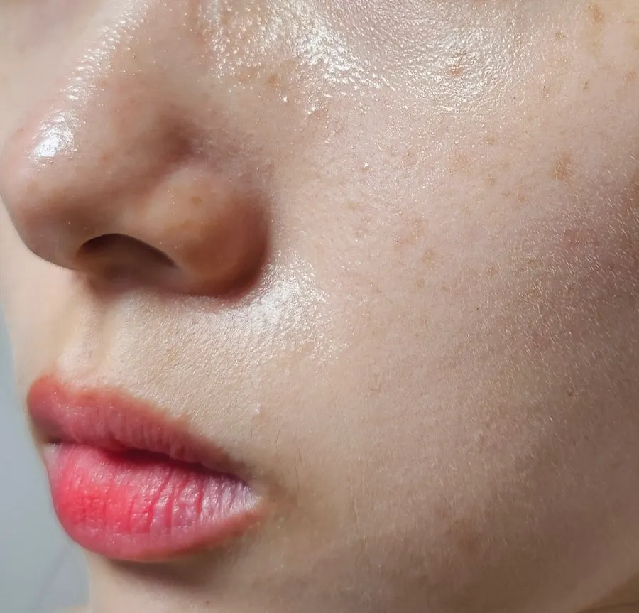 Charcoal cleansing balm for sensitive skin used nightly: HEEDA