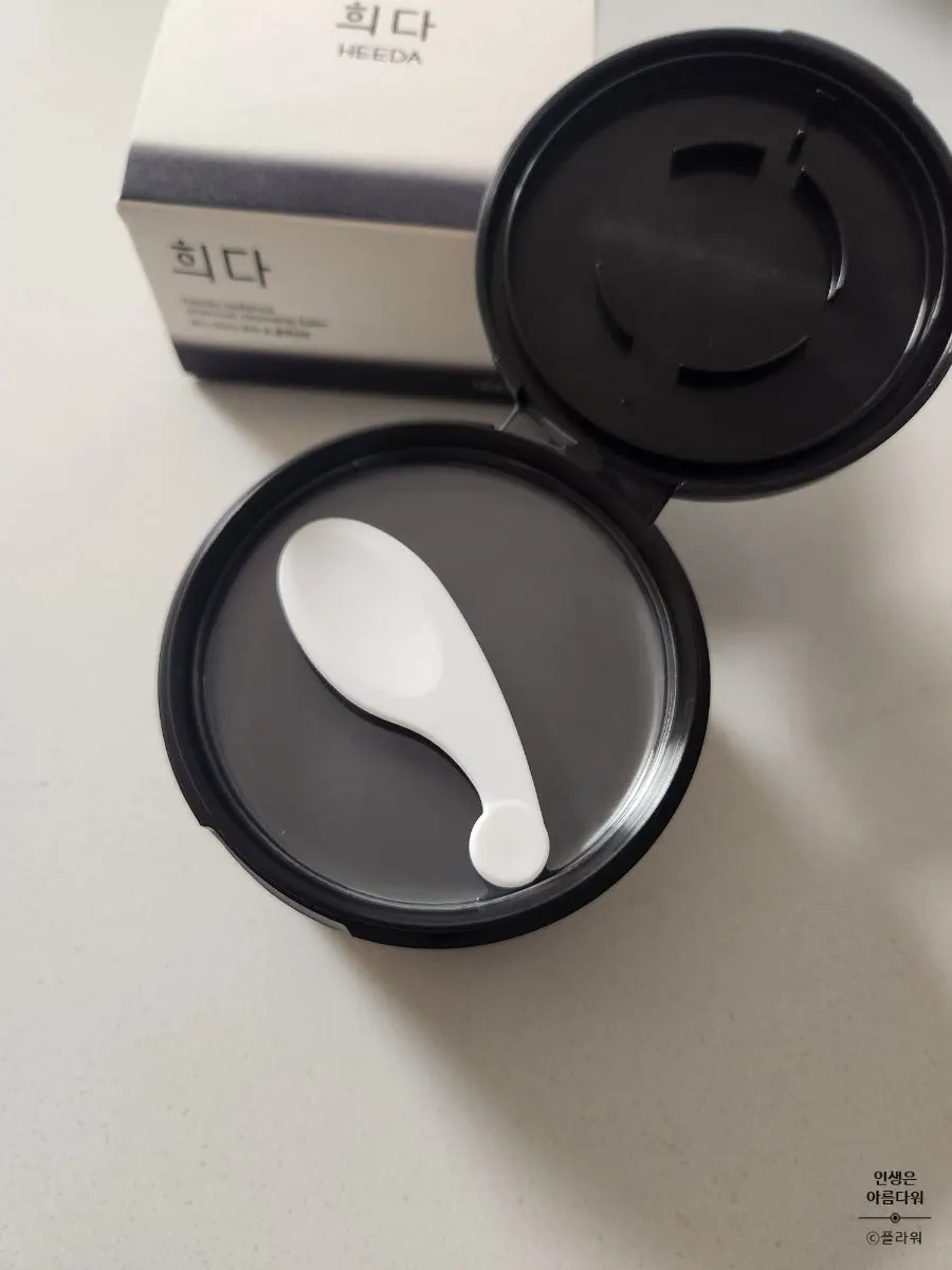 Charcoal cleansing balm makeup remover: HEEDA Jirisan Moist