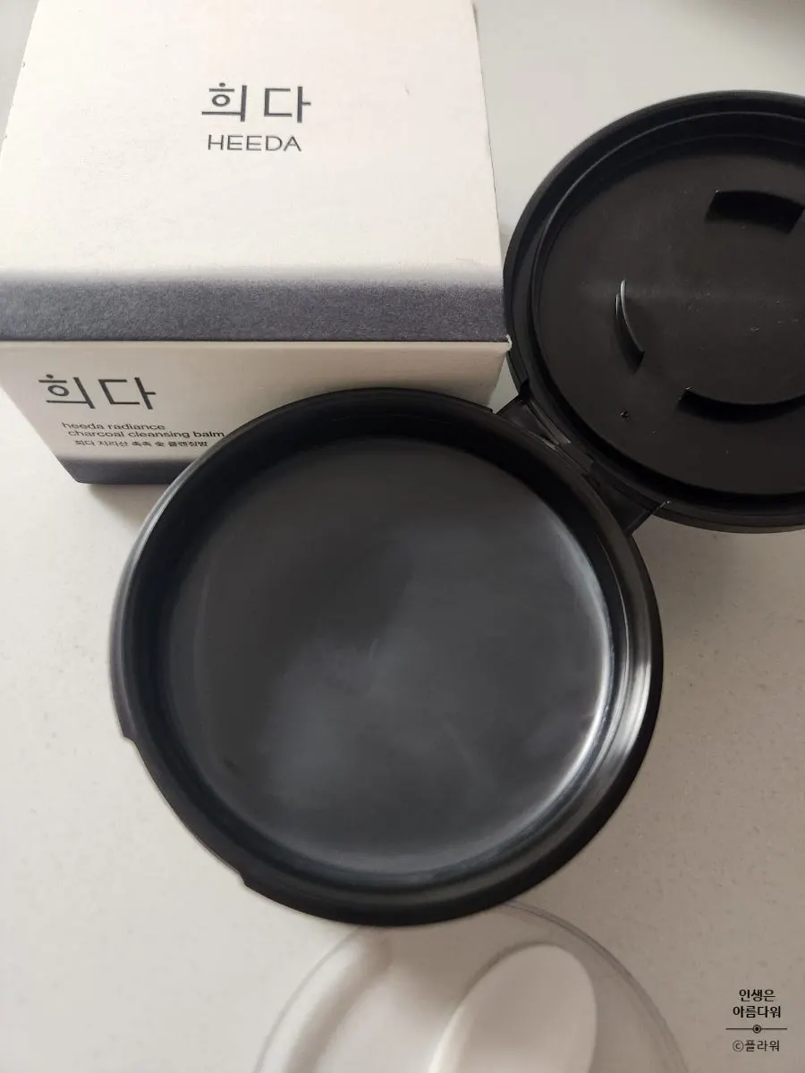 Charcoal cleansing balm makeup remover: HEEDA Jirisan Moist