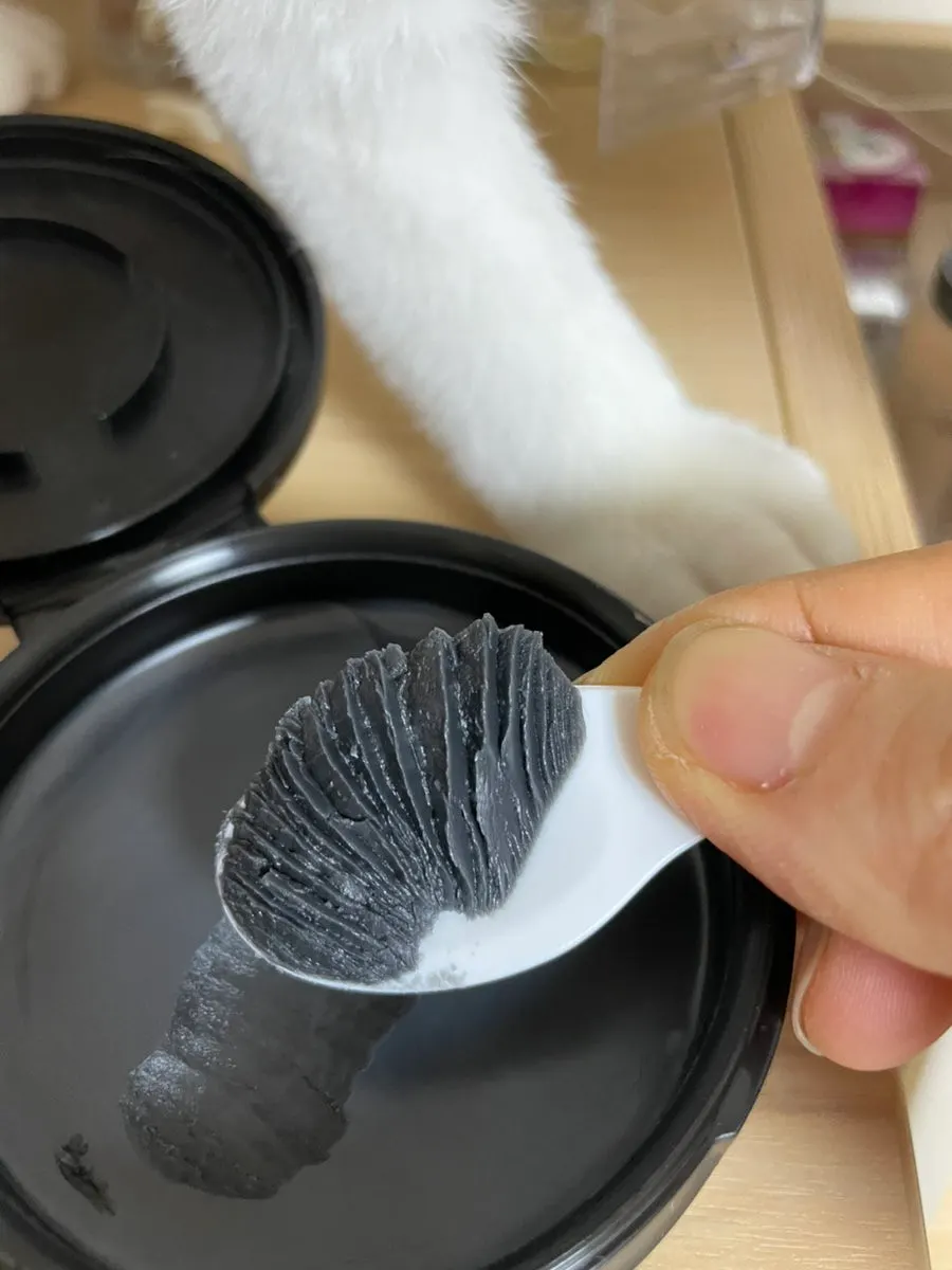Charcoal cleansing balm for makeup removal: HEEDA Jirisan Moist