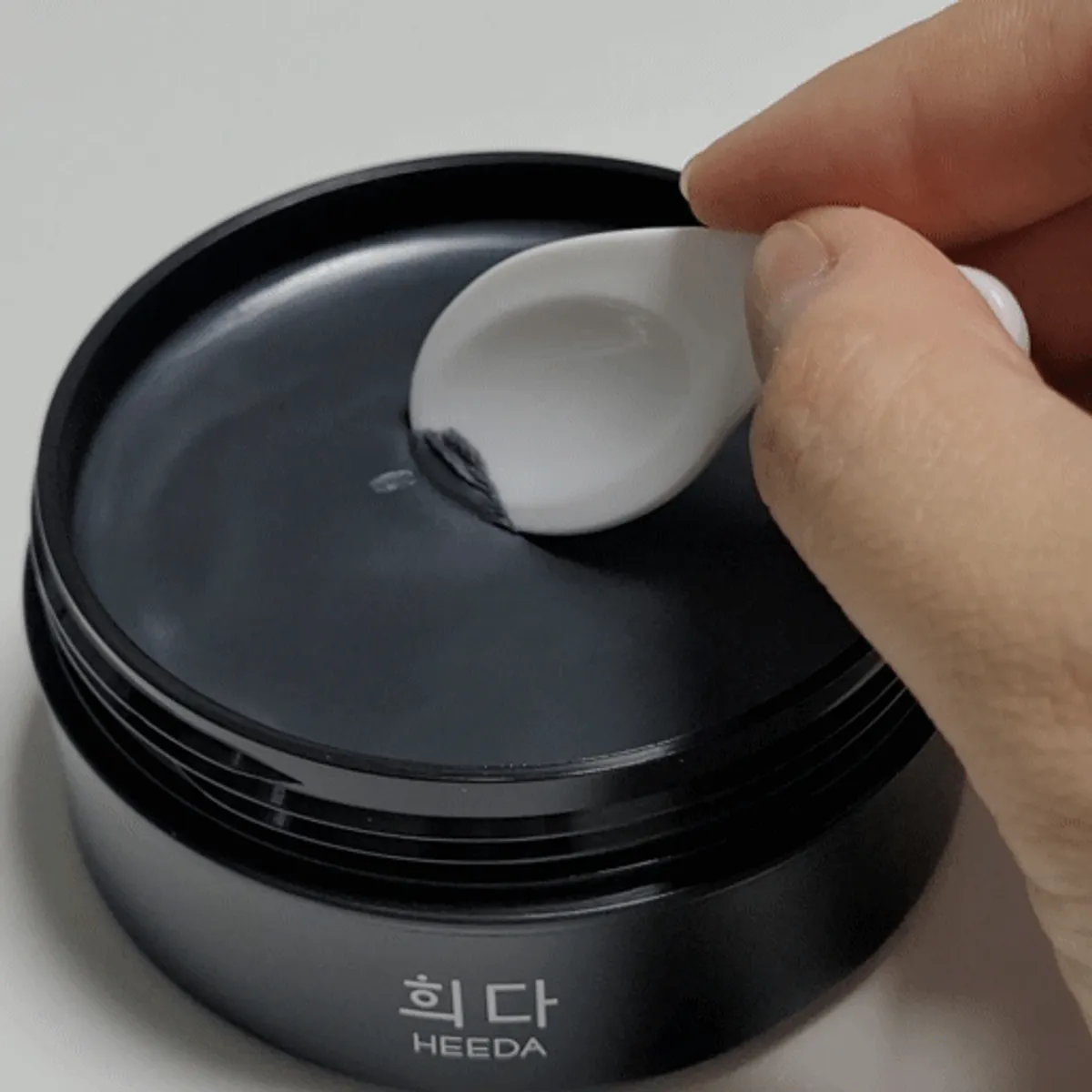 Charcoal cleansing balm for makeup removal: HEEDA Jirisan Moist
