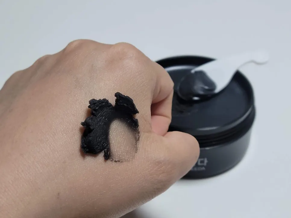 Charcoal cleansing balm for makeup removal: HEEDA Jirisan Moist