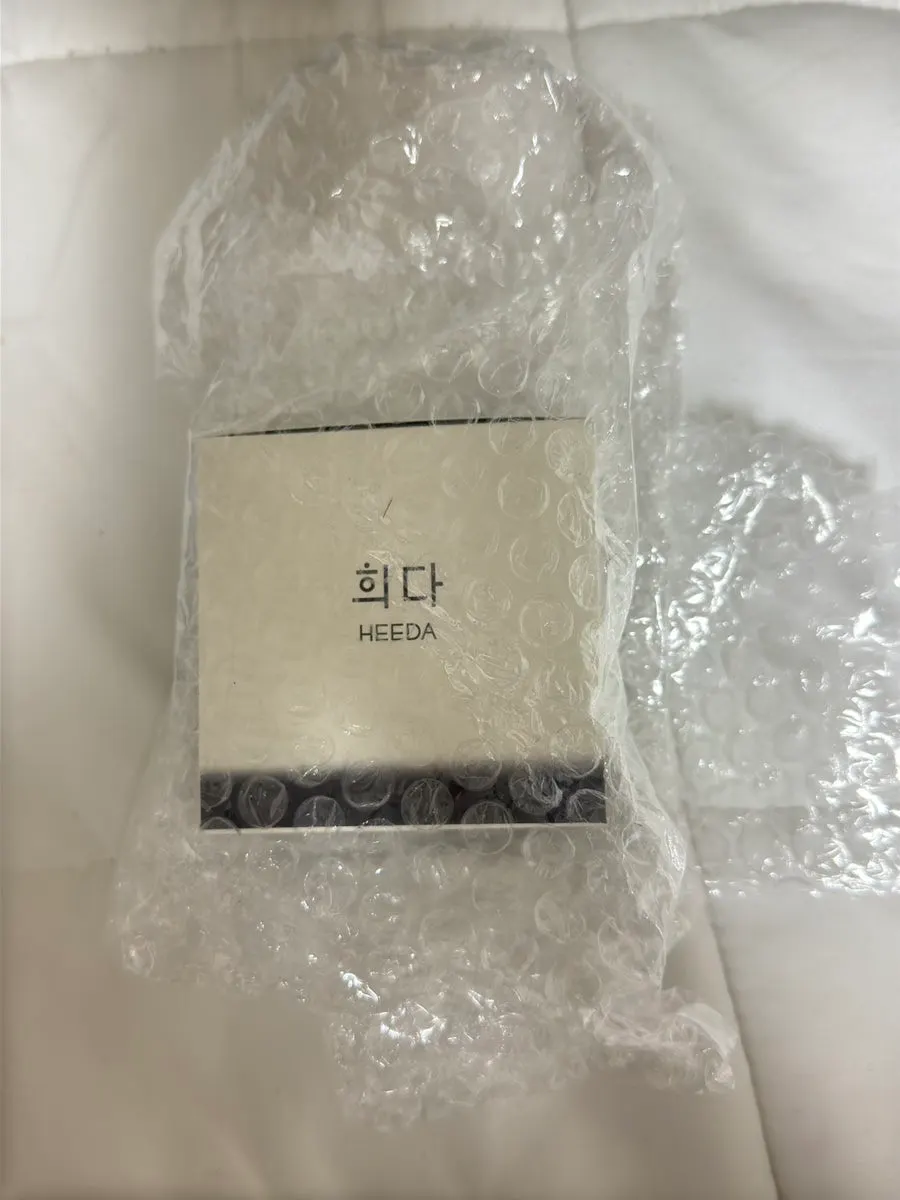 Charcoal cleansing balm for oily dehydrated skin: HEEDA
