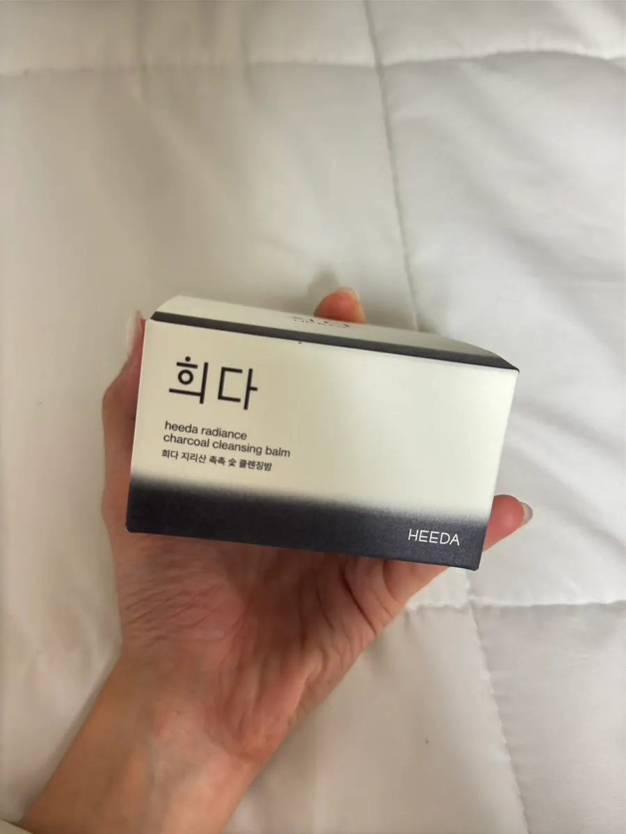 Charcoal cleansing balm for oily dehydrated skin: HEEDA