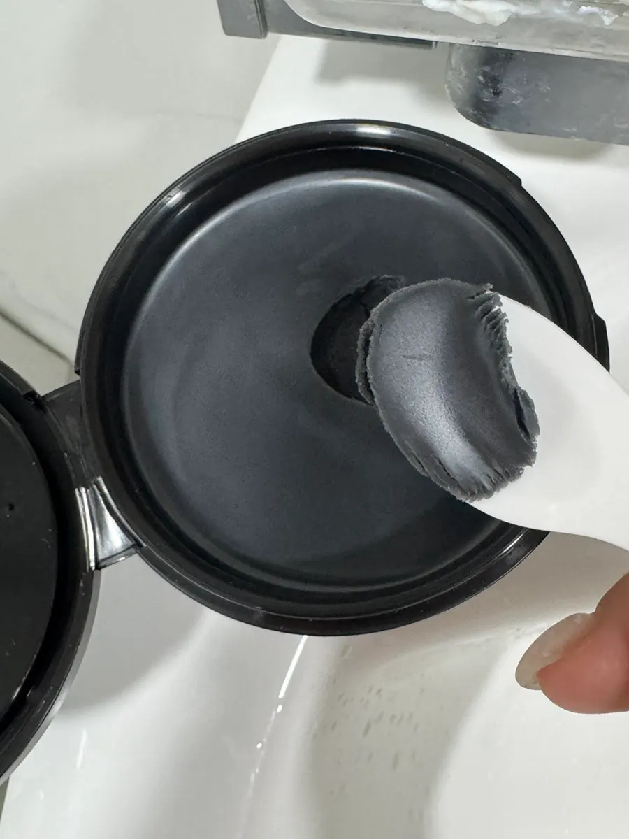 Charcoal cleansing balm for oily dehydrated skin: HEEDA