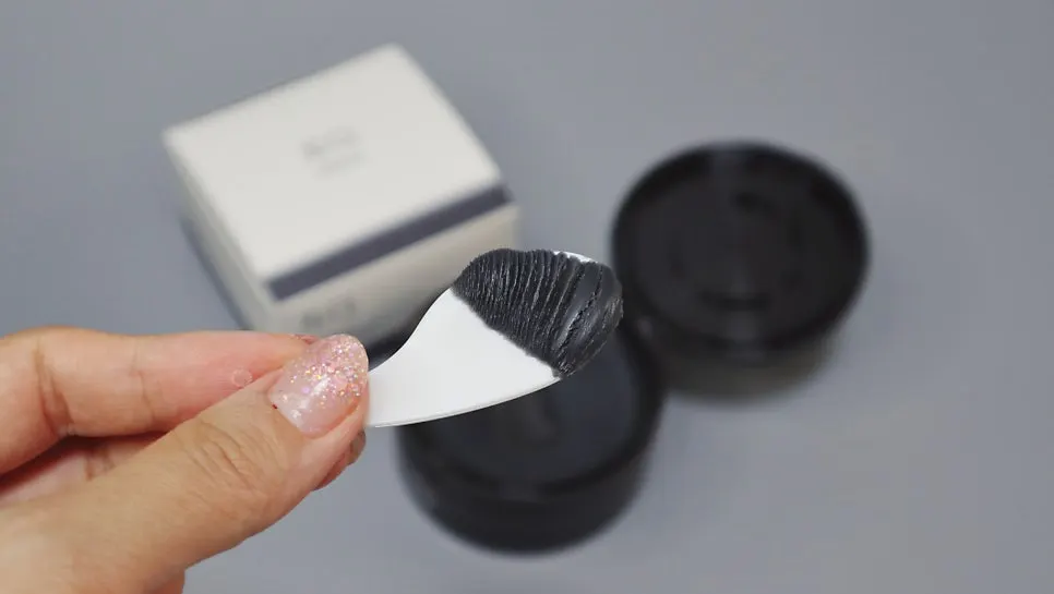 Cleansing balm for makeup removal: HEEDA Jirisan Moist Charcoal