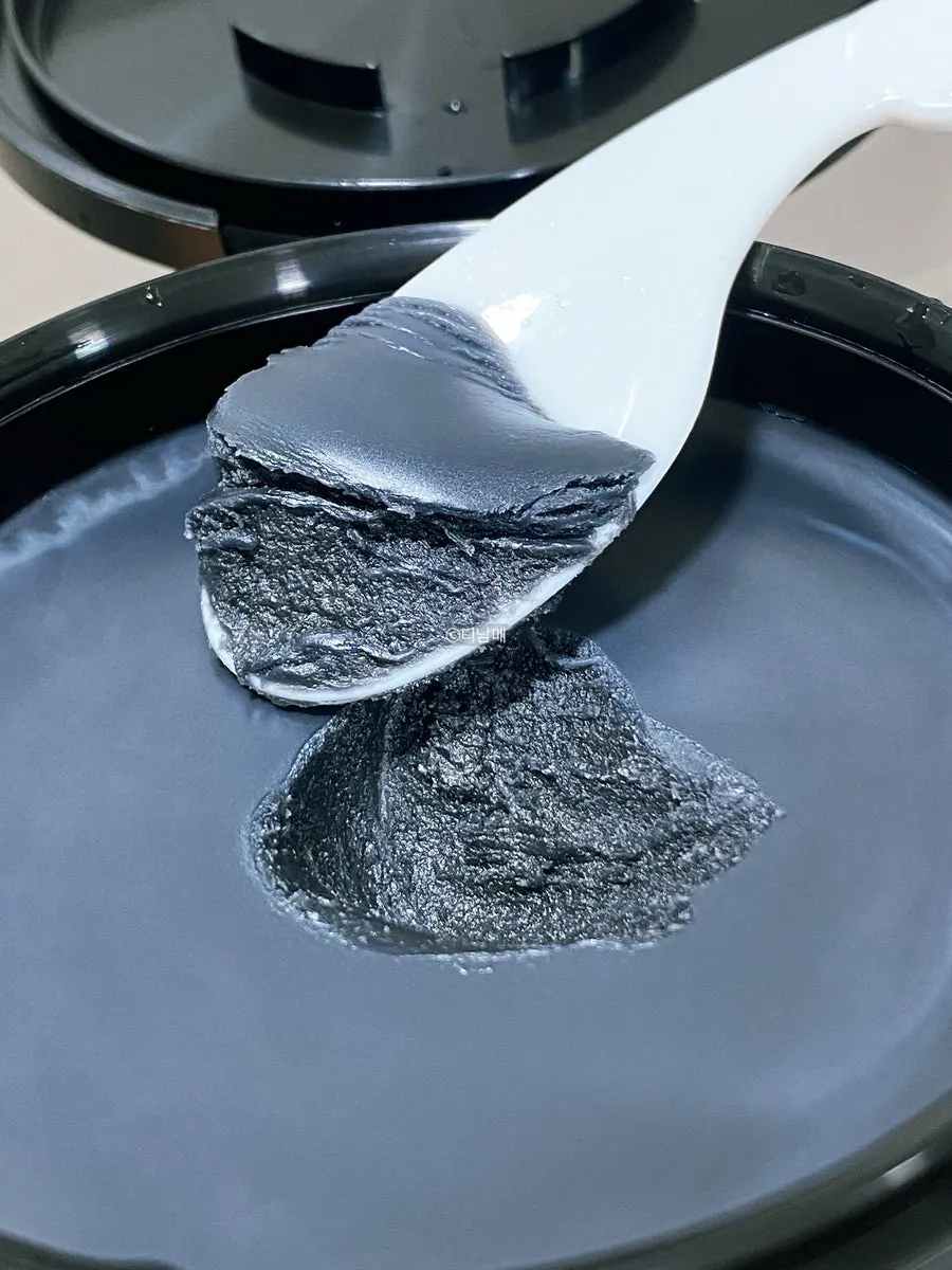 Cleansing balm for breakout-prone skin: HEEDA Jirisan Charcoal