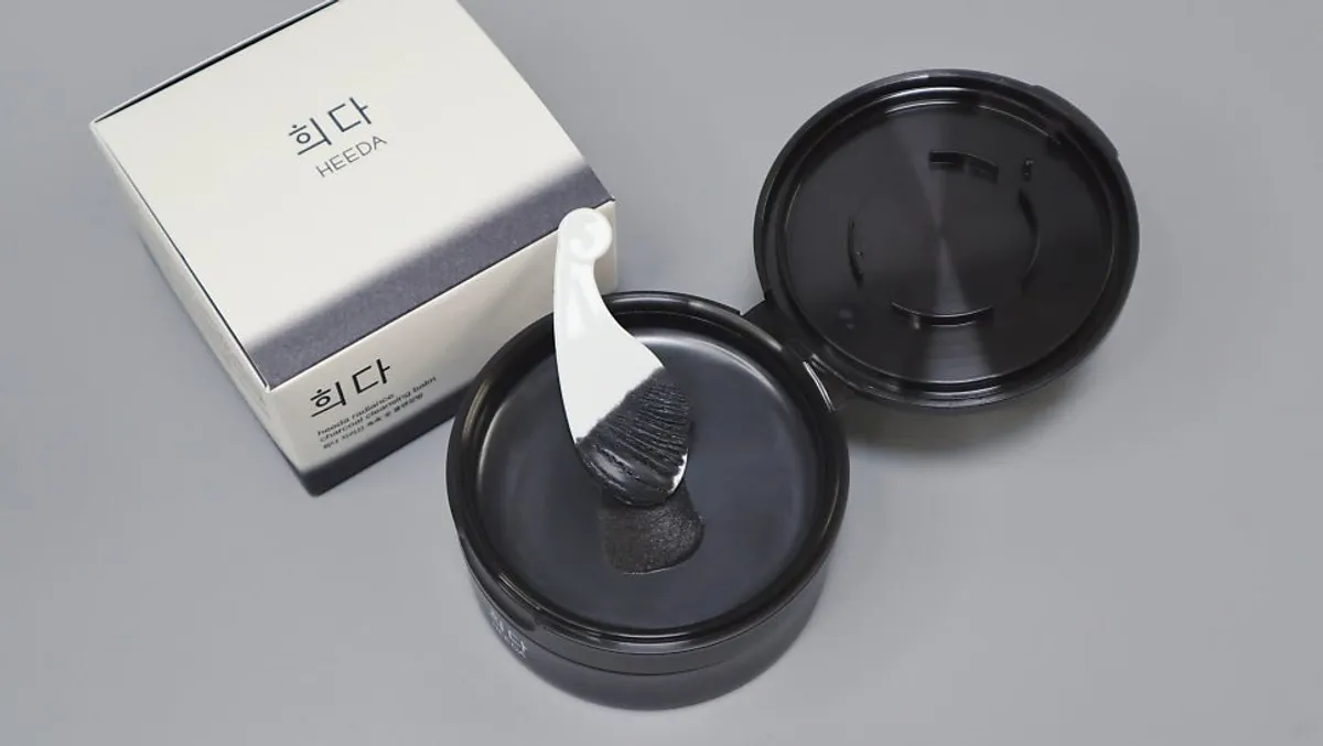 Cleansing balm for makeup removal: HEEDA Jirisan Moist Charcoal