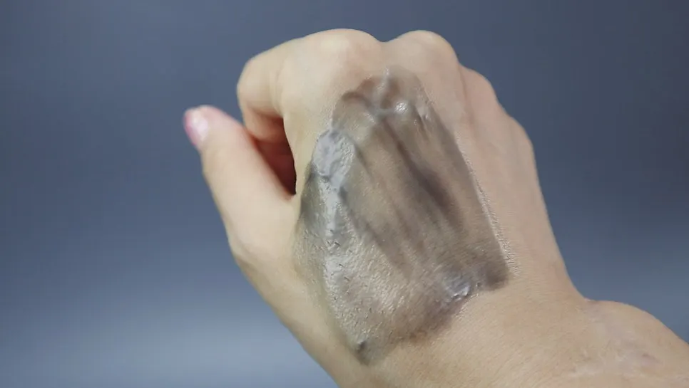 Cleansing balm for makeup removal: HEEDA Jirisan Moist Charcoal