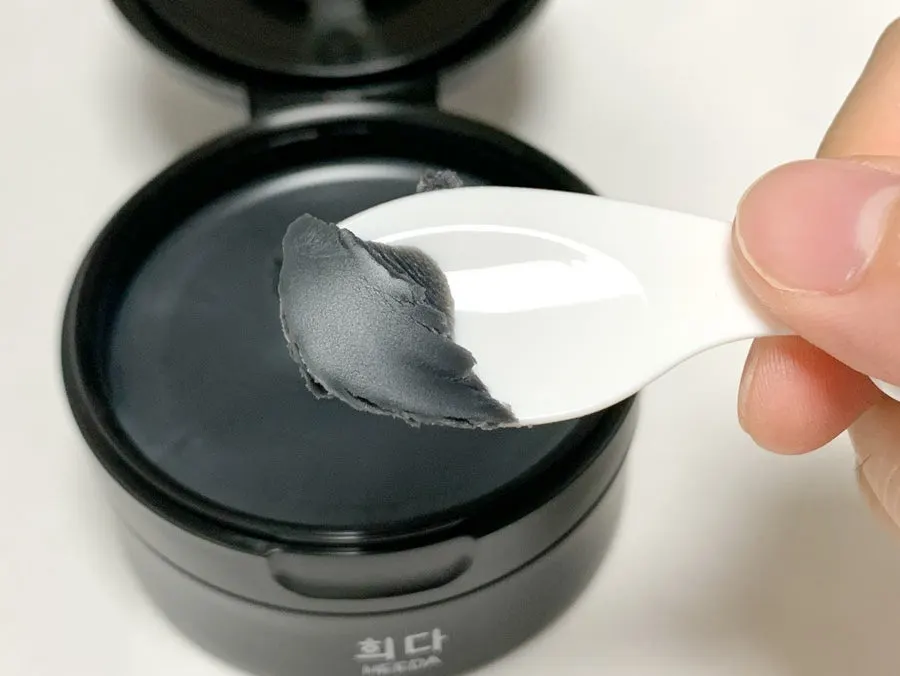 Charcoal cleansing balm for acne-prone skin: HEEDA Radiance 100ml