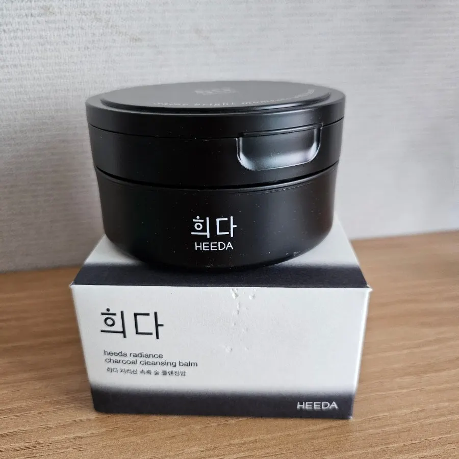 Korean cleansing balm for sensitive skin: HEEDA Jirisan Charcoal
