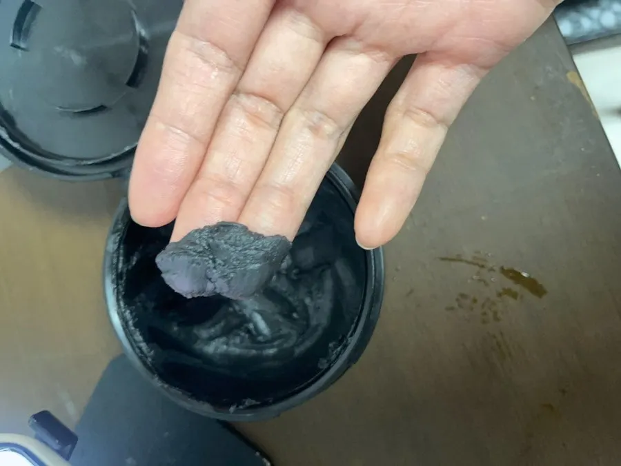 Cleansing balm for sensitive skin: HEEDA Jirisan Moist Charcoal