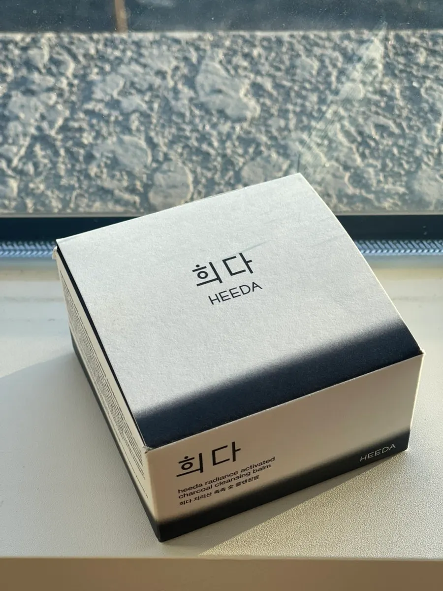 How to use a cleansing balm on dry combination skin: HEEDA Charcoal