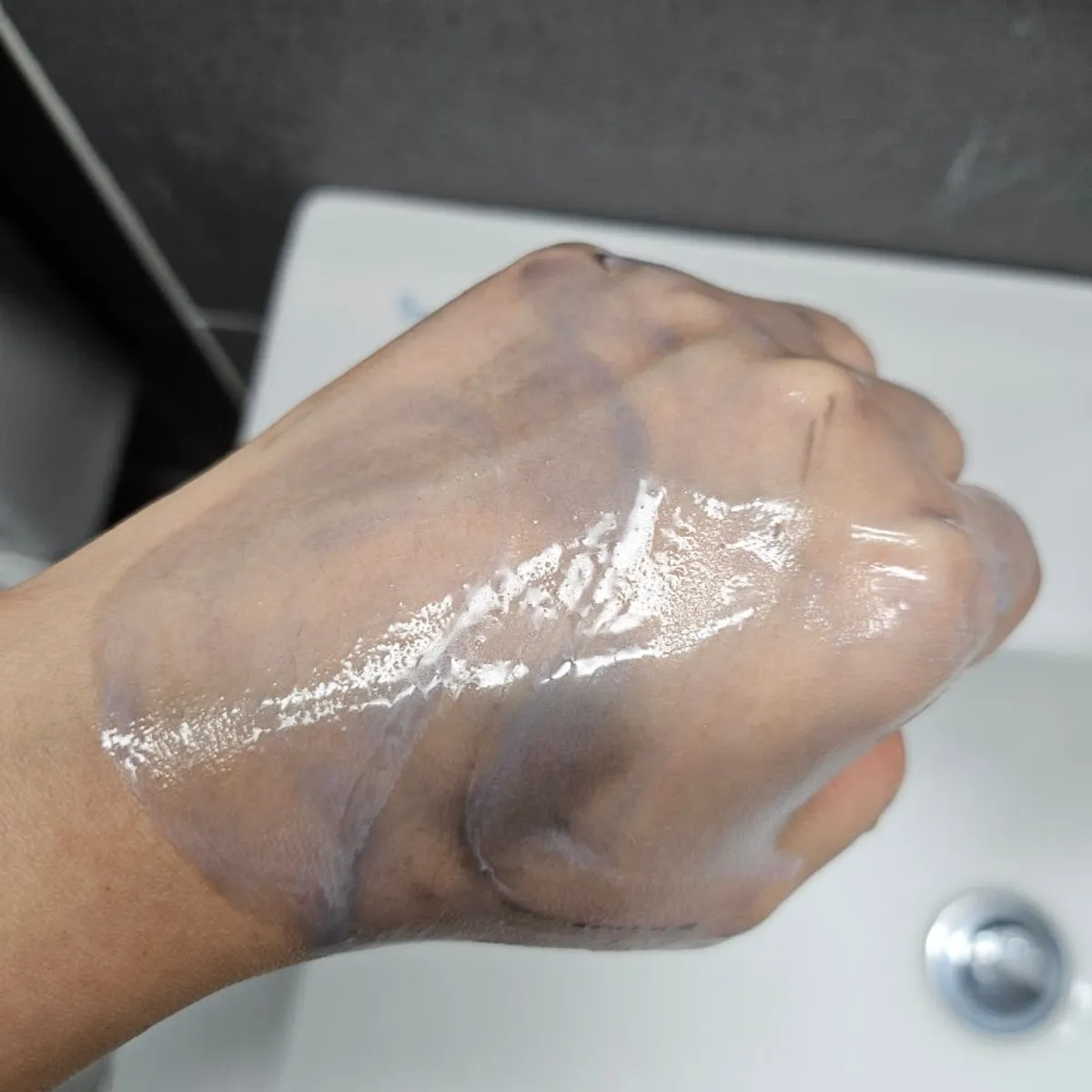 Korean cleansing balm for sensitive skin: HEEDA Jirisan Charcoal