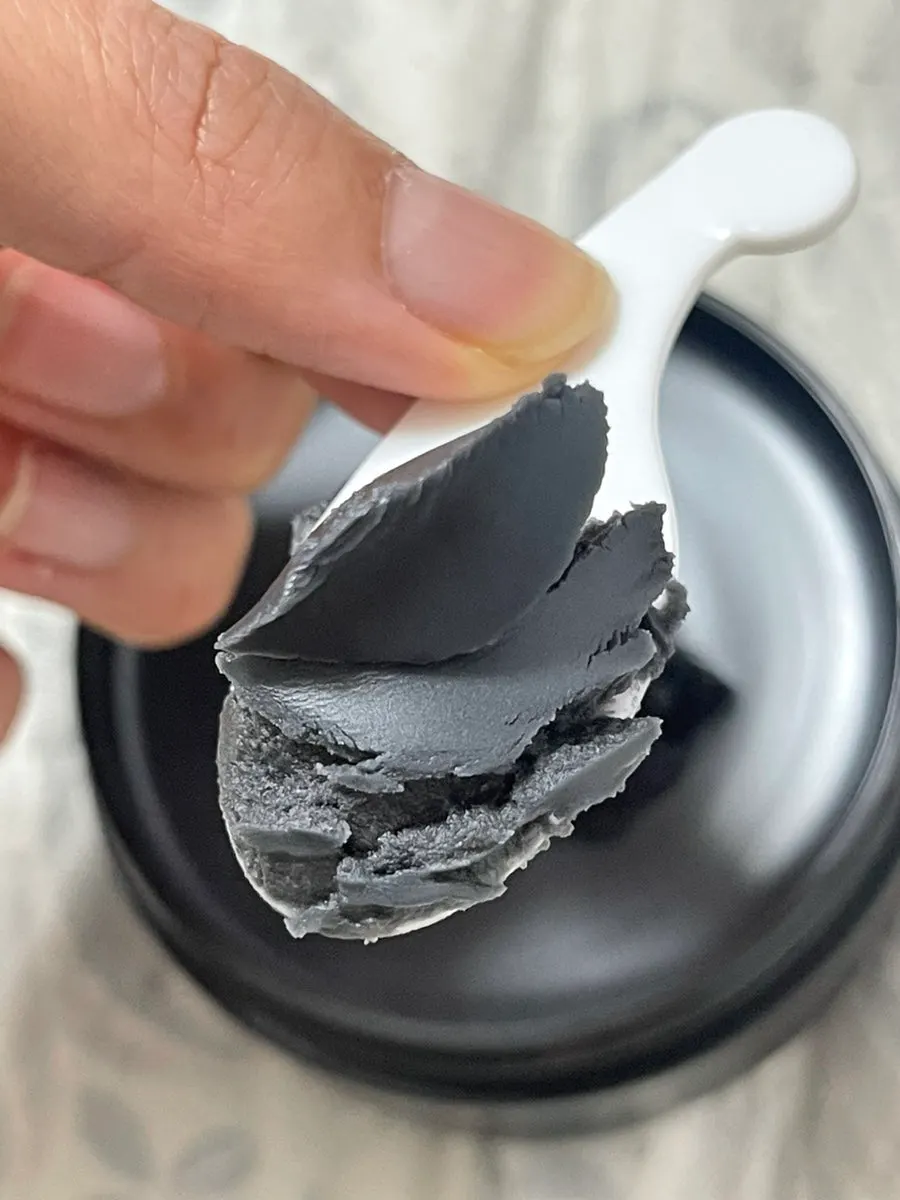 Cleansing balm for sensitive skin: HEEDA Jirisan Moist Charcoal