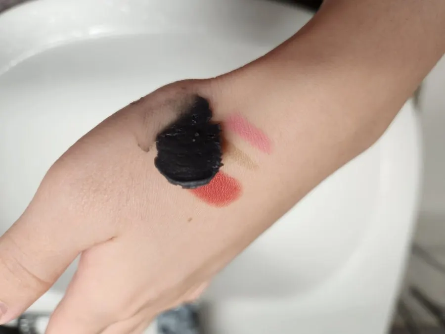Sensitive-skin cleansing balm: HEEDA Jirisan charcoal
