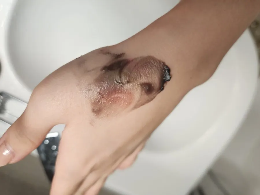 Sensitive-skin cleansing balm: HEEDA Jirisan charcoal