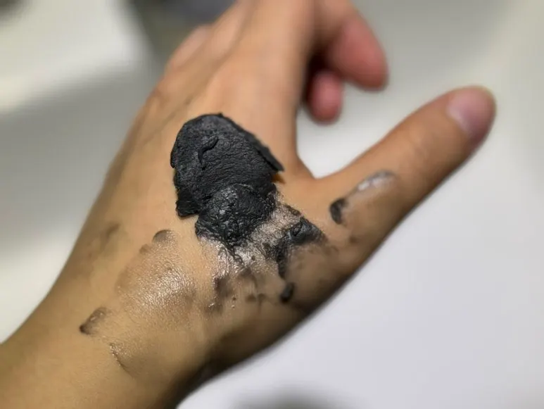Charcoal cleansing balm for blackheads: HEEDA Jirisan Moisture