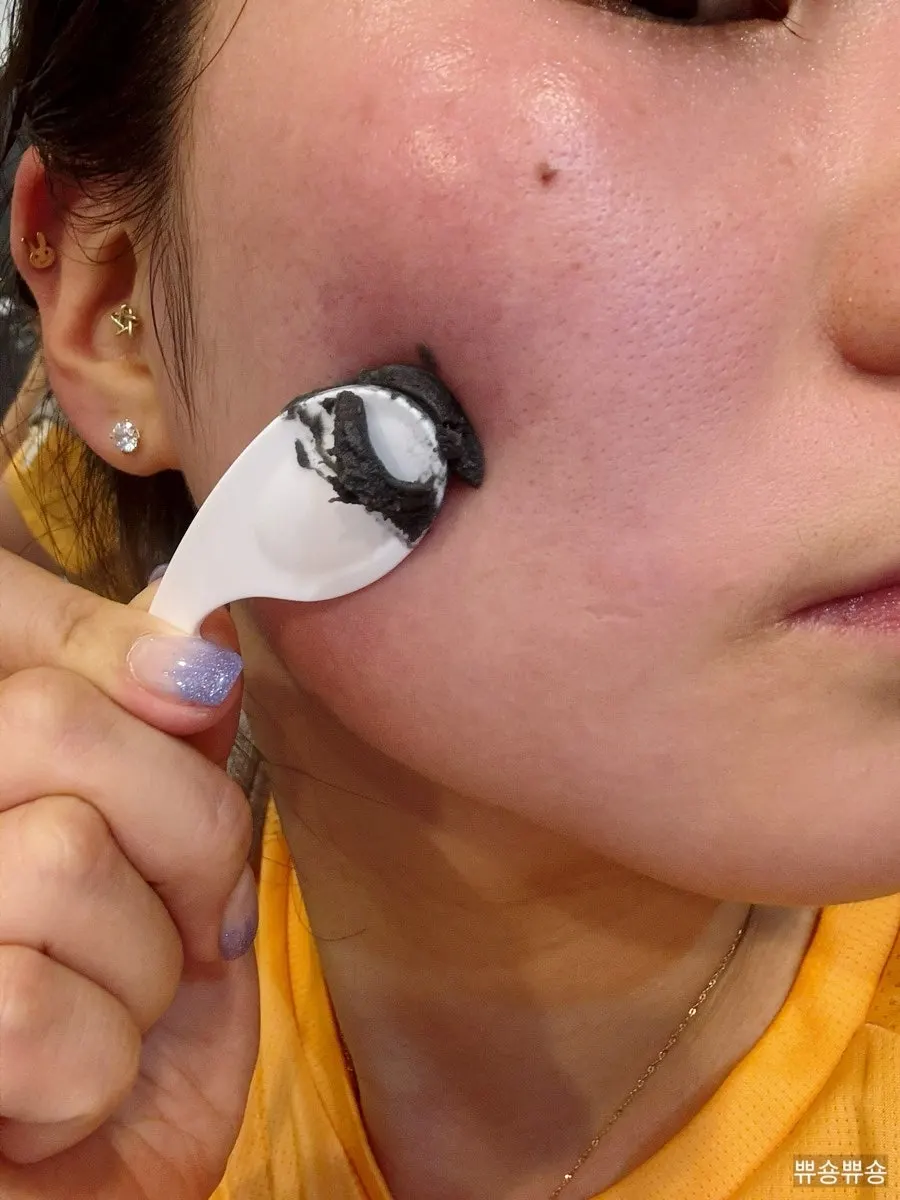 Charcoal cleansing balm after summer workouts: HEEDA Jirisan