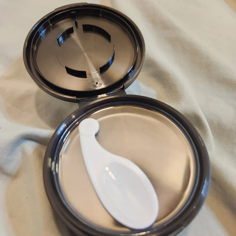 Charcoal cleansing balm hand test for oily-dehydrated skin: HEEDA