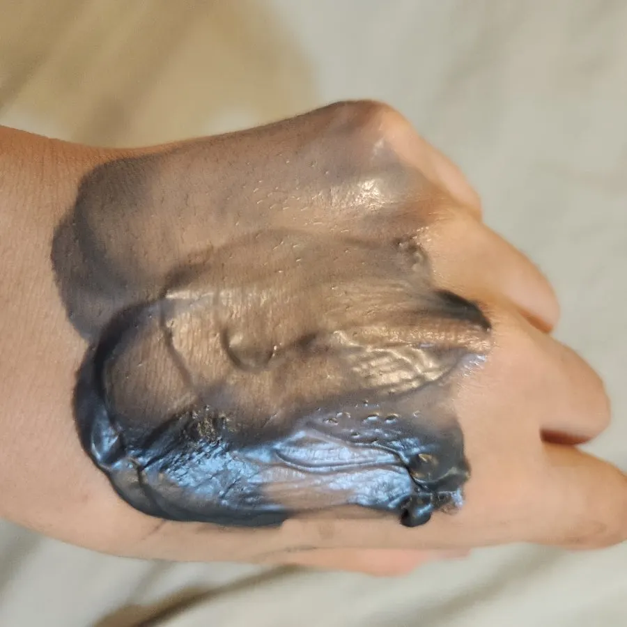 Charcoal cleansing balm hand test for oily-dehydrated skin: HEEDA