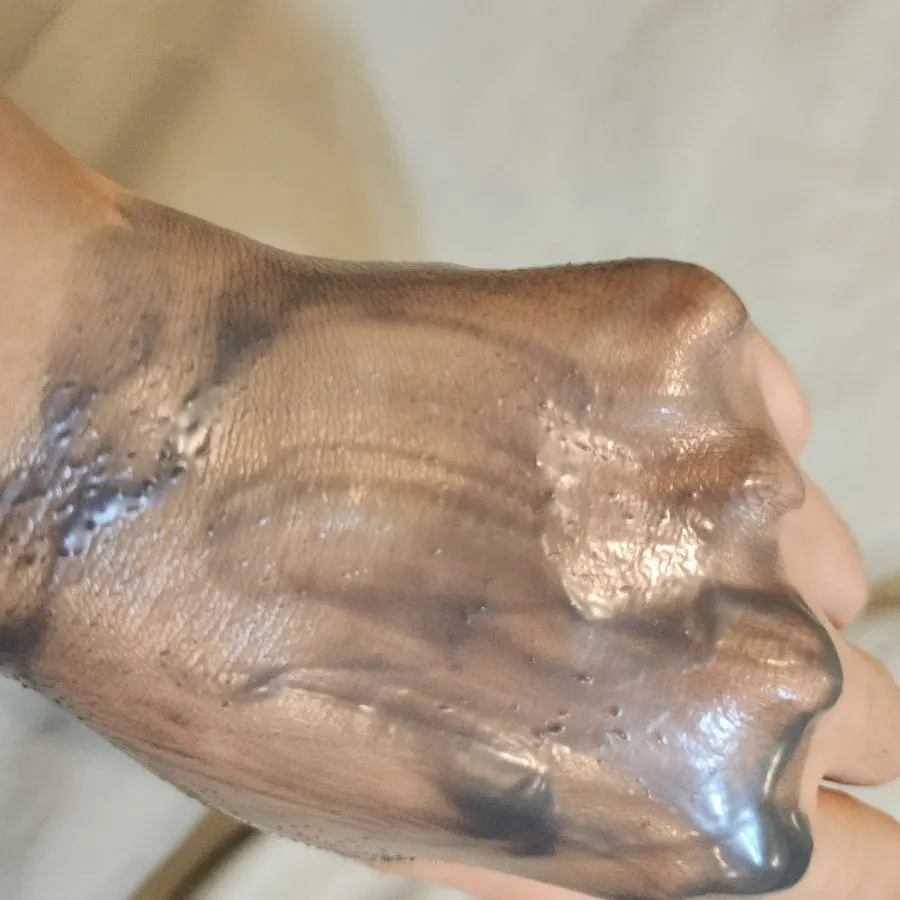 Charcoal cleansing balm hand test for oily-dehydrated skin: HEEDA