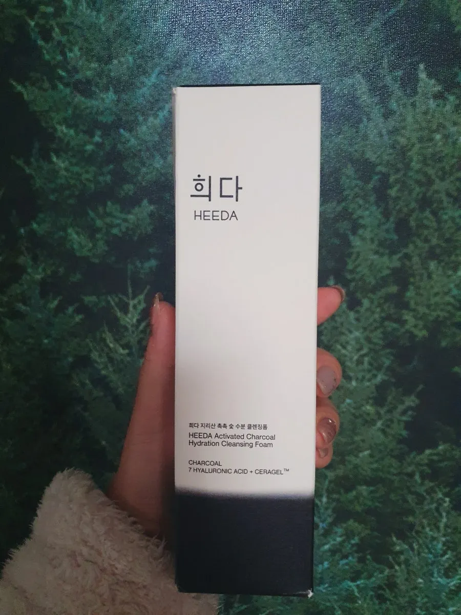 Charcoal cleansing foam for dry skin: HEEDA Jirisan