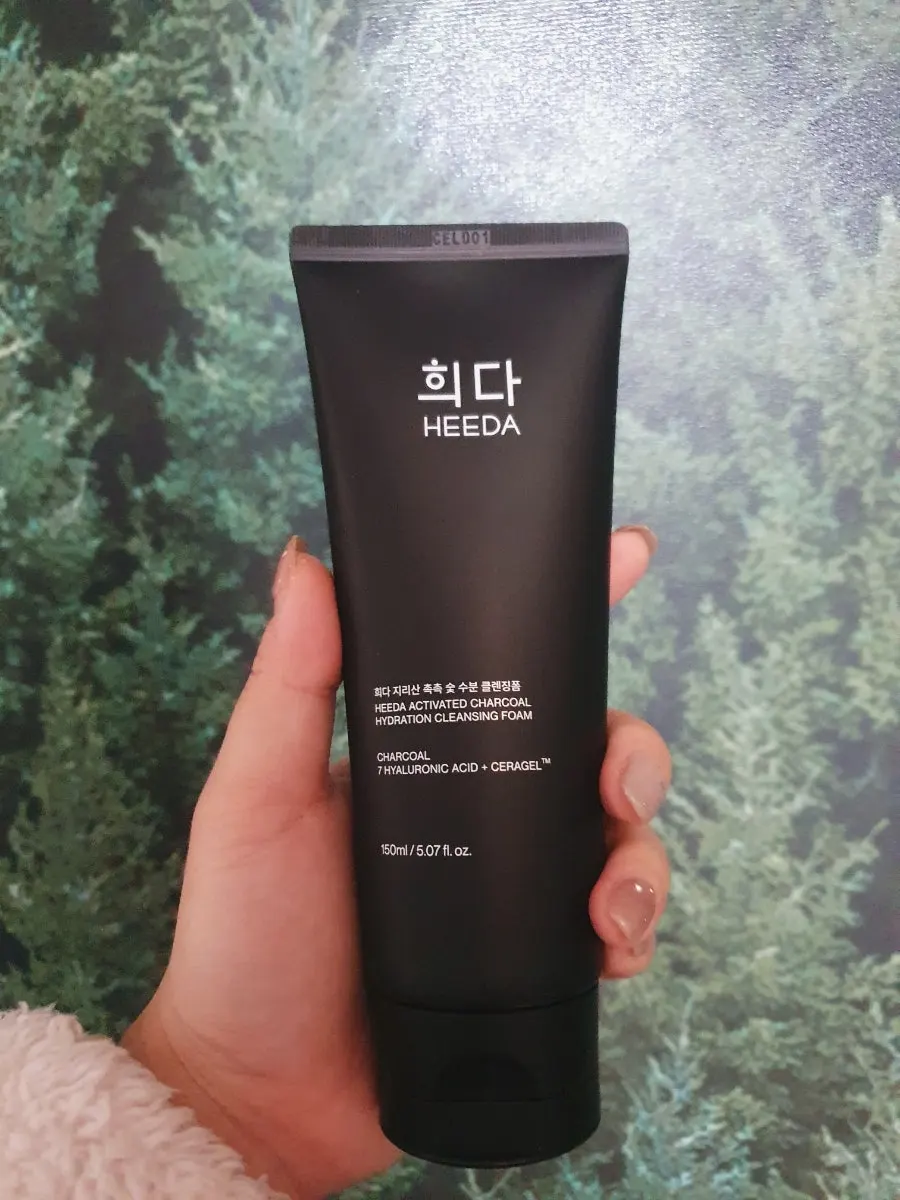 Charcoal cleansing foam for dry skin: HEEDA Jirisan