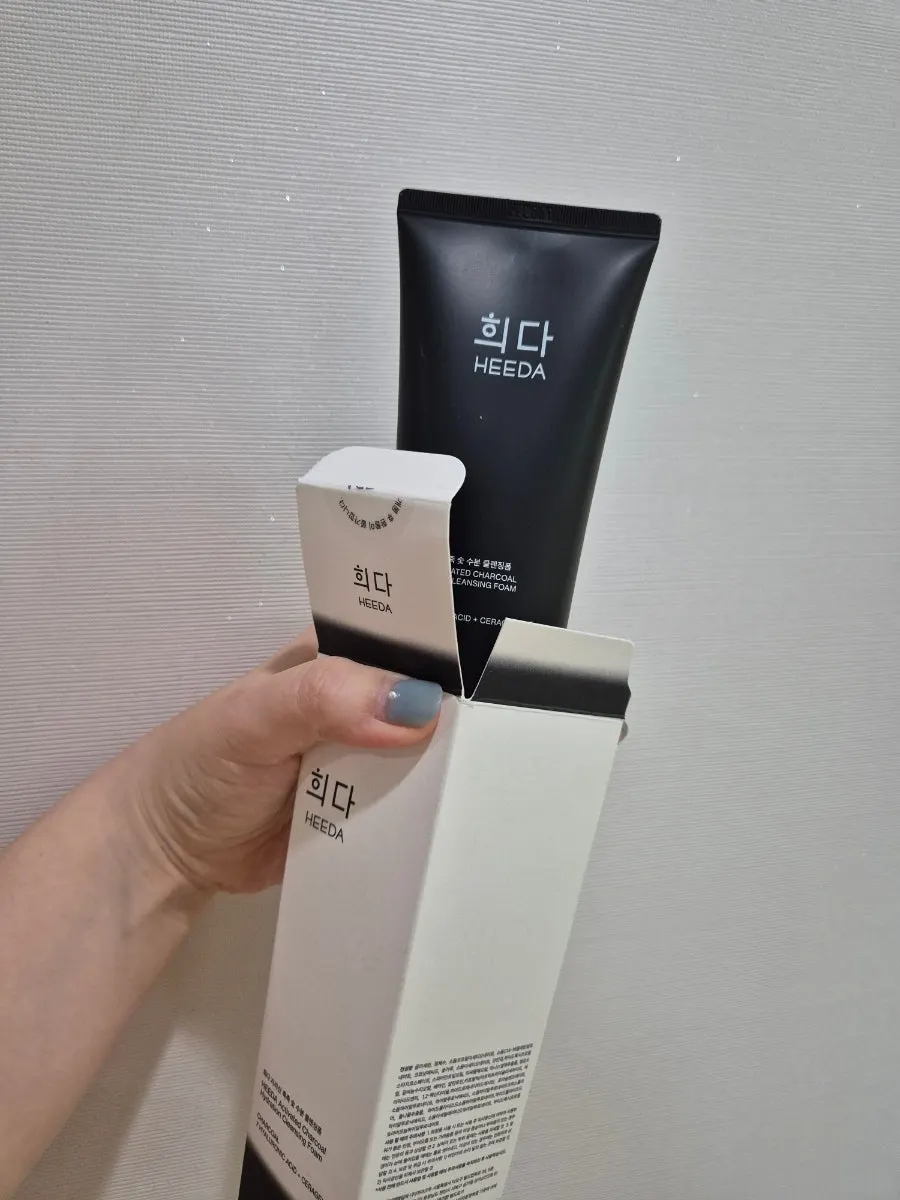 Charcoal cleansing foam for dry skin: HEEDA Jirisan Moist