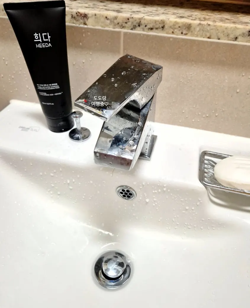 Charcoal cleansing foam for dry skin: HEEDA Jirisan Moist