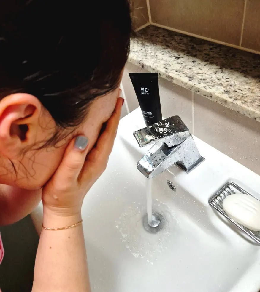 Charcoal cleansing foam for dry skin: HEEDA Jirisan Moist