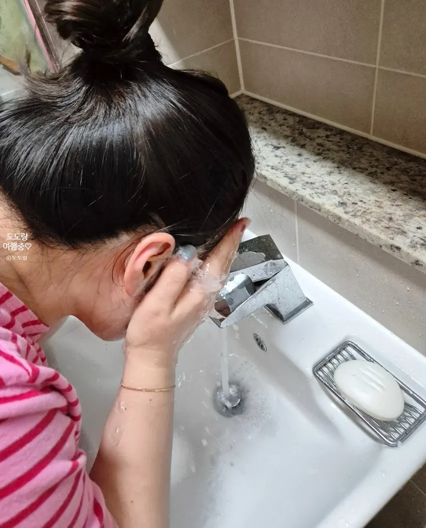 Charcoal cleansing foam for dry skin: HEEDA Jirisan Moist