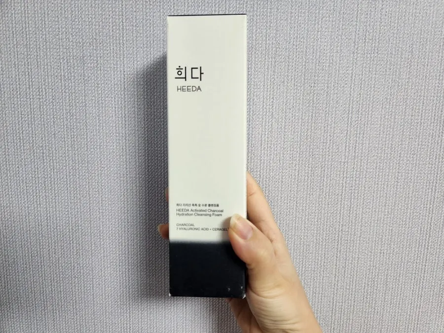 Charcoal cleansing foam for dry sensitive skin: HEEDA Jirisan