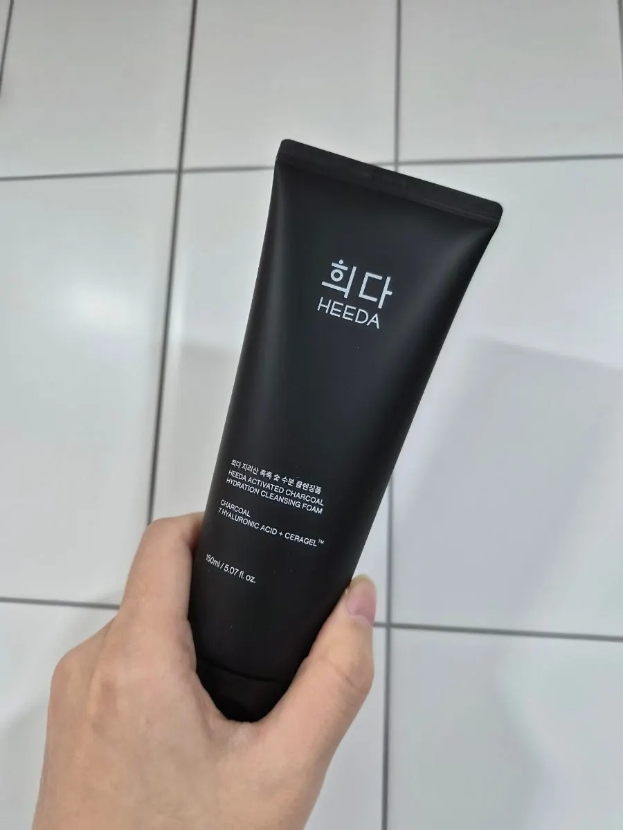 Gentle foam face cleanser for sensitive skin: HEEDA Jirisan Charcoal