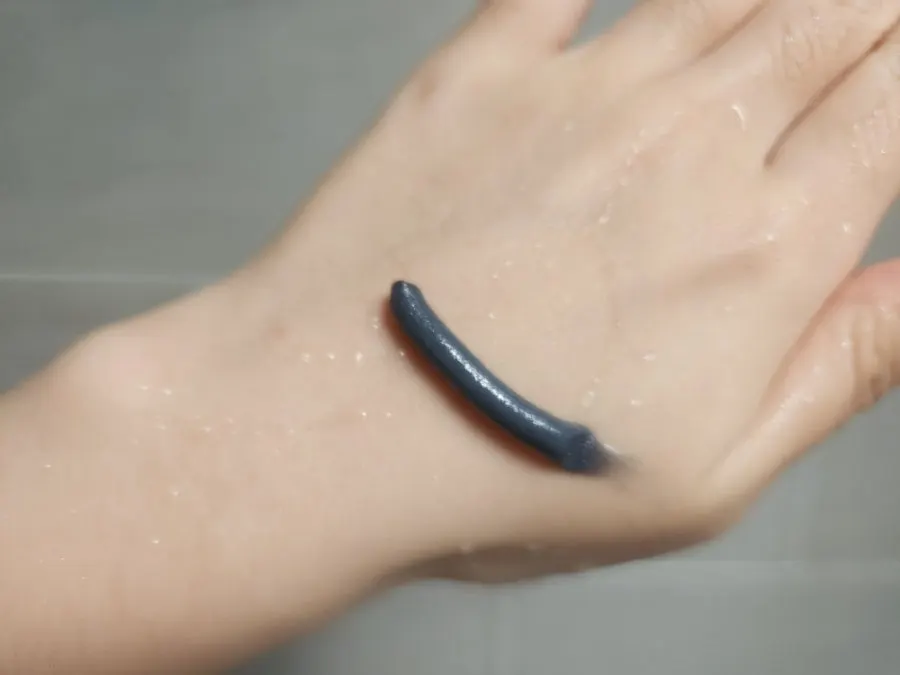 Charcoal cleansing foam for dry sensitive skin: HEEDA Jirisan