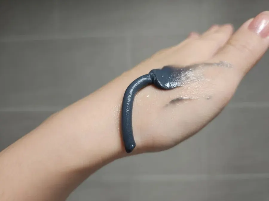 Charcoal cleansing foam for dry sensitive skin: HEEDA Jirisan