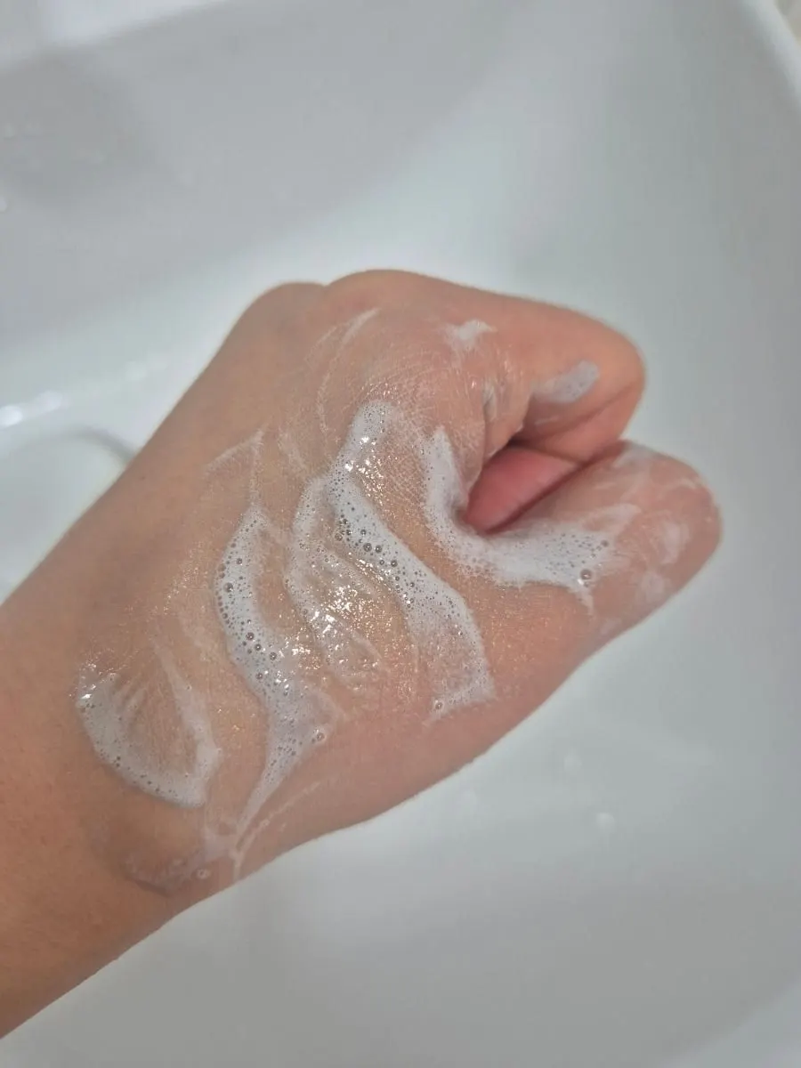 Gentle foam face cleanser for sensitive skin: HEEDA Jirisan Charcoal