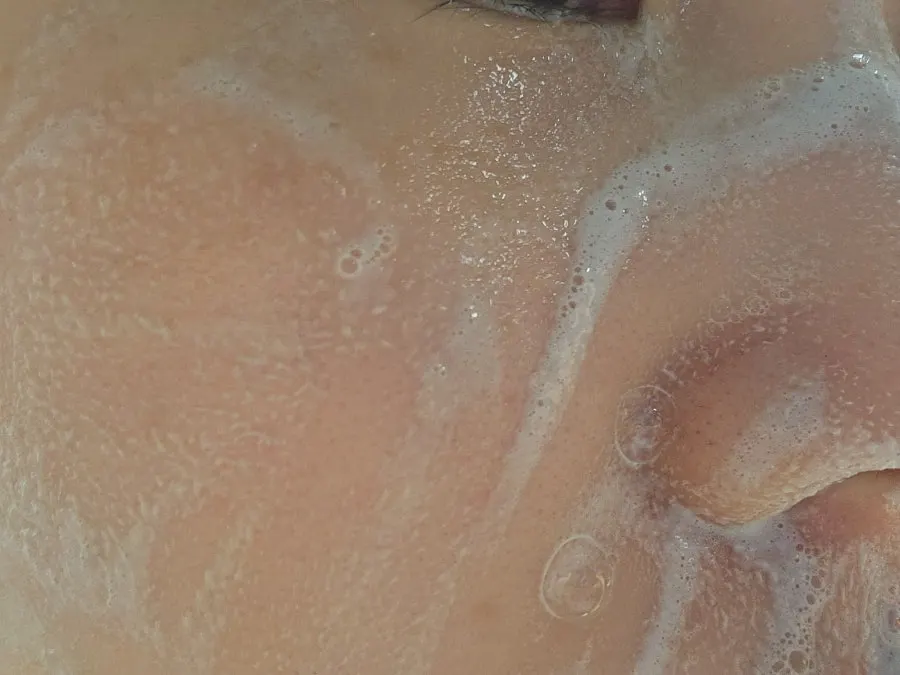 Charcoal cleansing foam for dry sensitive skin: HEEDA Jirisan