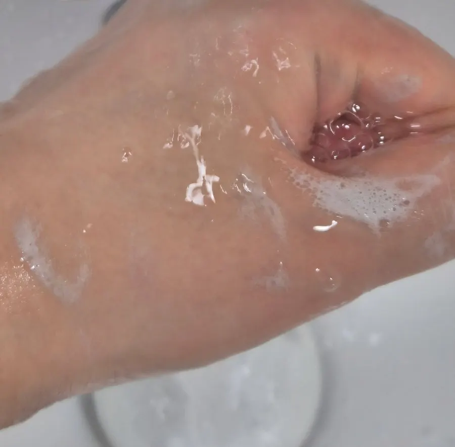 Gentle foam face cleanser for sensitive skin: HEEDA Jirisan Charcoal