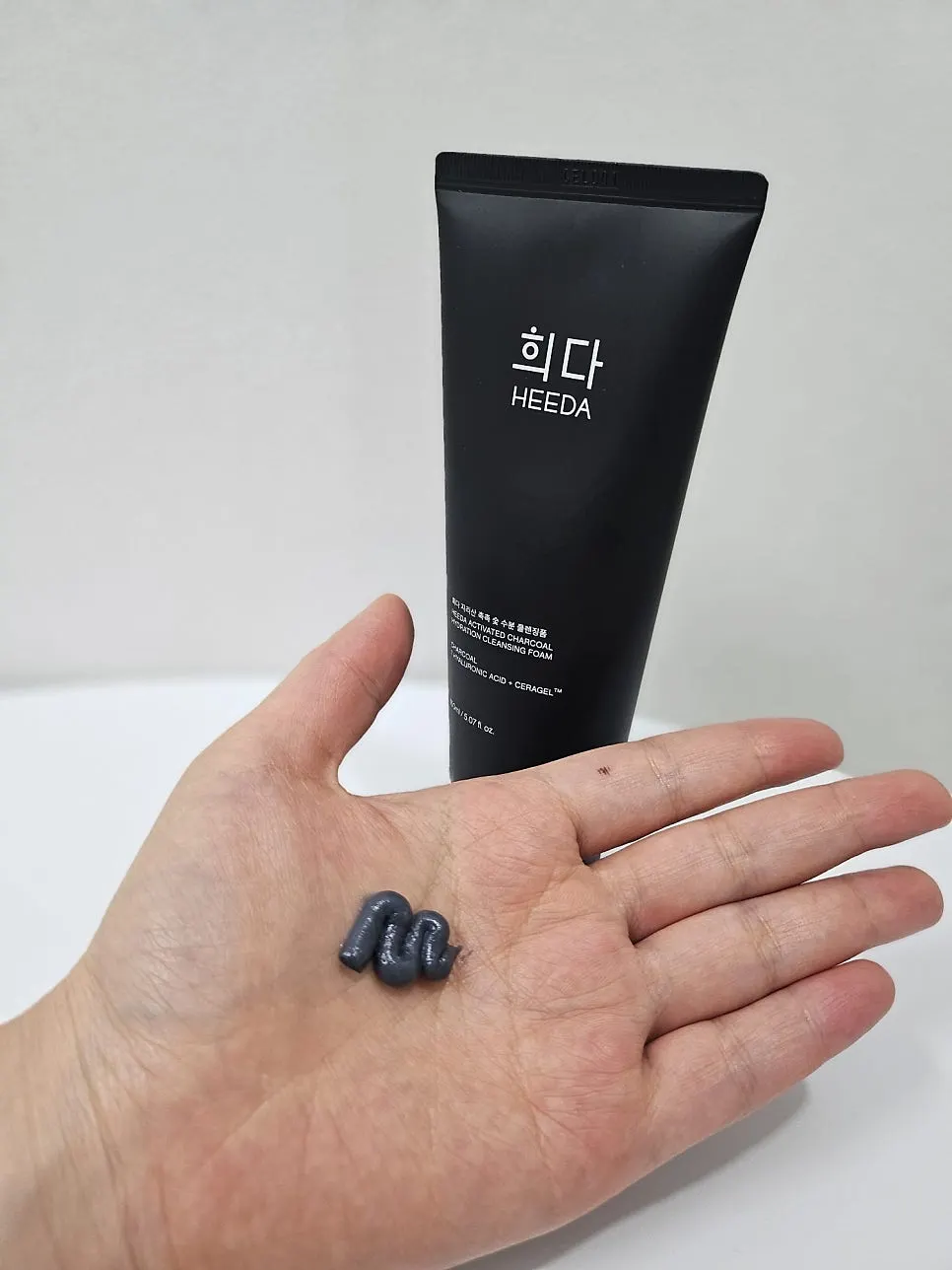 Cleansing foam for sunscreen makeup: HEEDA Charcoal Hydrating