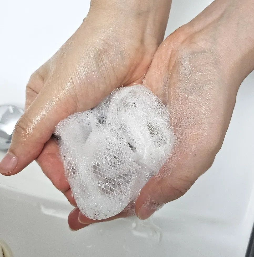 Cleansing foam for sunscreen makeup: HEEDA Charcoal Hydrating