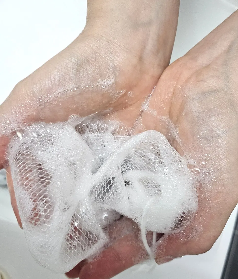 Cleansing foam for sunscreen makeup: HEEDA Charcoal Hydrating